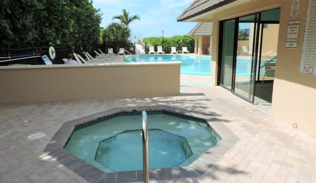 Sea Winds 1506: Amazing Views from Corner unit condo!