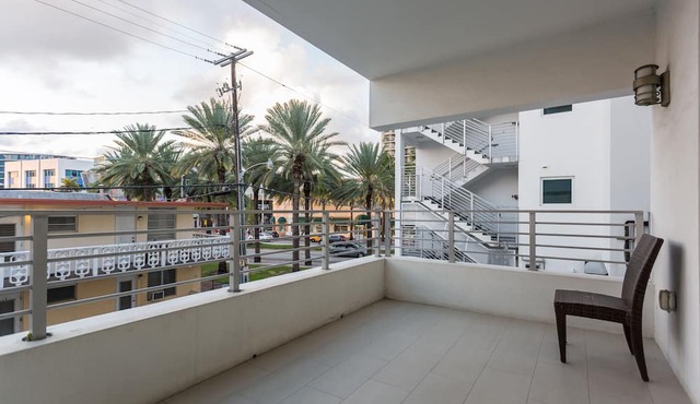 Miami Beach 3BD Luxury Condo Suite (201)