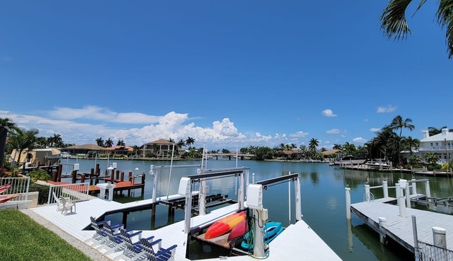 Waterfront, 3 blocks to Tigertail Beach, Heated Pool.