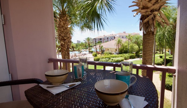 Vista Cay Luxury Poolside Escape, Next to Pool, Walk to Epic Universe and OCCC