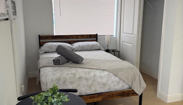 Adorable 1-bedroom studio with AC in vibrant Tampa