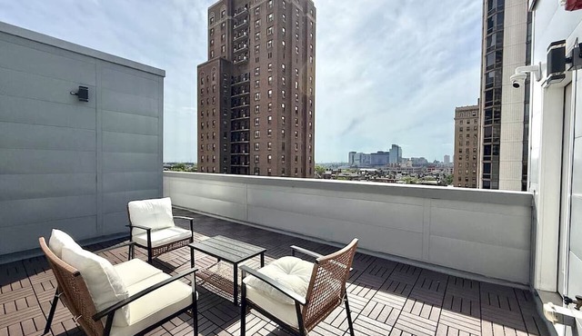 Juliet Balcony | Cute & Cozy Center City 1BR Apt