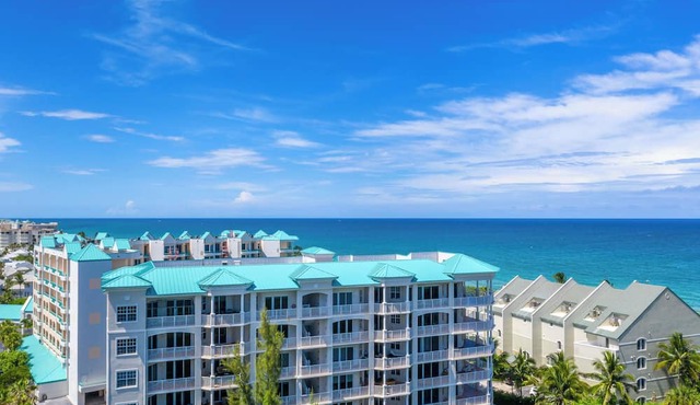 Ultra-Luxury Jupiter Condo!4 En-suite bedrooms! 100 Yards to Ocean! Game Room!