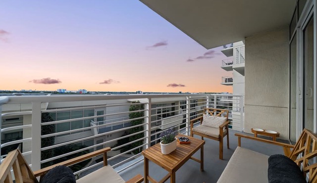 Luxury! King-size Bed, free Parking, Drink-Bar, BBQ, Rooftop Pool, Gym.