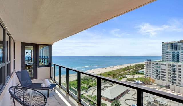 Luxury Oceanfront Condo 2BR 2.5BA with 700Sqft Terrace, Sauna, Resort Amenities & Pools 1501
