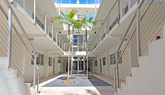 Roami at 250 Collins | 5 Bed | Pool - 2 units