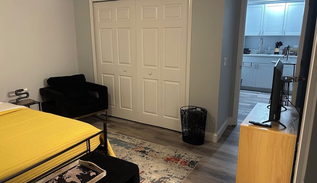 -Modern attached en-suite -shared pool -Orlando