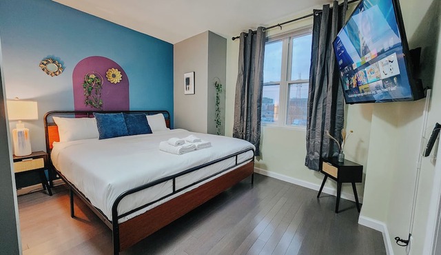 2 King Beds/2 En-Suite Bathrooms/65" TV/W/D
