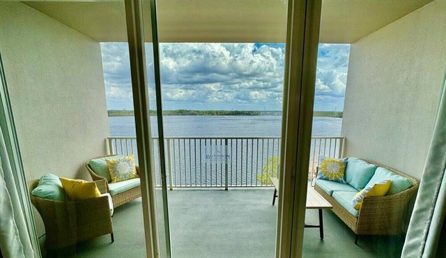 Balcony Lake Views | Pool, Gym, WiFi & Parking