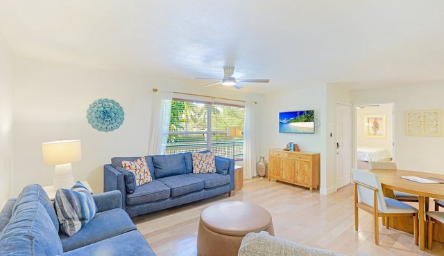 Gertrude's Siesta | 100% Private, 8-steps to Beach Path! 4-min Dining & Music! Snorkeling, Sunsets!