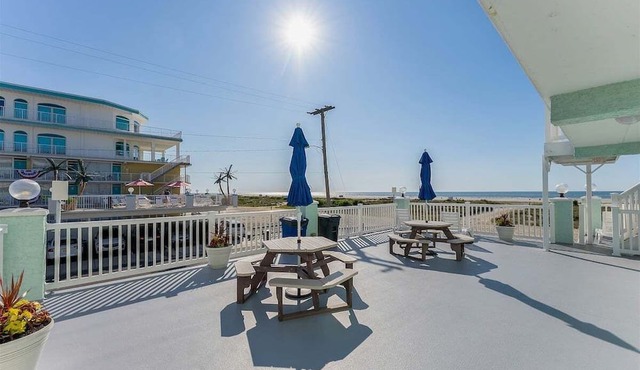 Beachside Condo w/, Ocean Views | Pool | BBQ Grill
