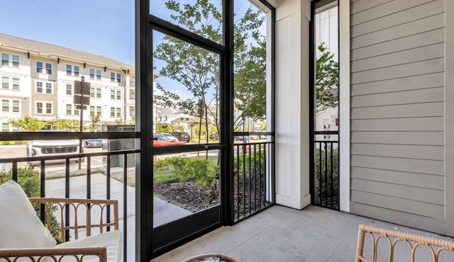 2BR Sunspot: Poolside Living in Apollo Beach