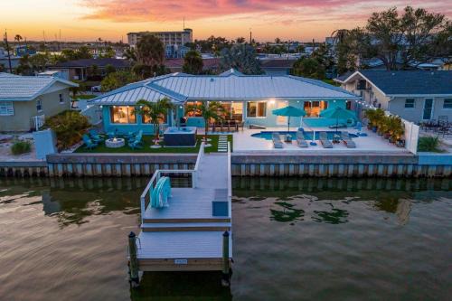 Private Dock Pool Hottub Puttputt Games