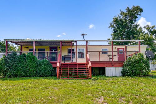 On Deer Point Lake! Home w/Private Dock & Hot Tub
