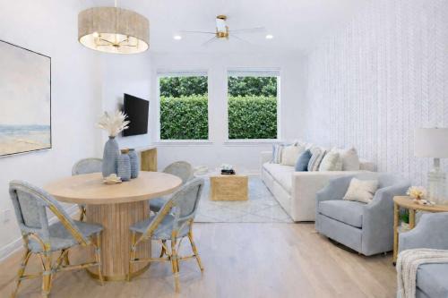 Boutique condo w oceanfront & concierge