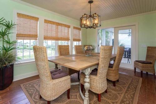 OCEANFRONT luxury 5 BR home in gated Harbor Island Community