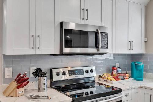 Immaculate & Cozy Entire Heated Pool House